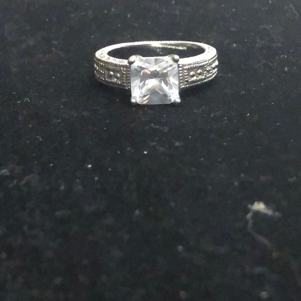 Jewelscent ring